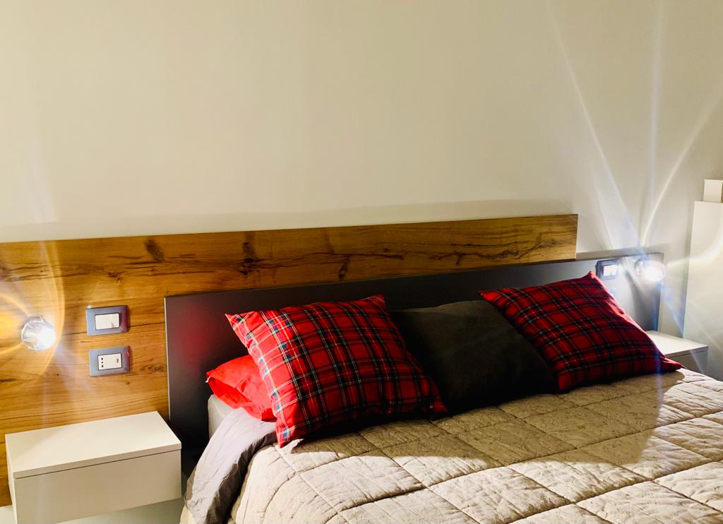 Arredare Falegnameria arredamenti su misura per abitazioni e attività commerciali; Falegname Falconara, Arredamenti su misura Ancona